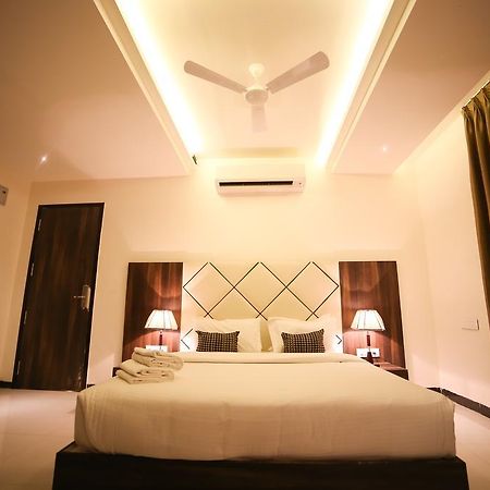 Meghdoot Hotel & Resort Ujjain Dış mekan fotoğraf