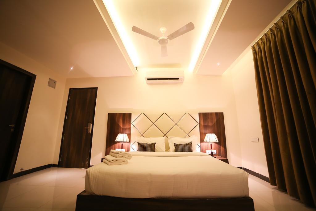Meghdoot Hotel & Resort Ujjain Dış mekan fotoğraf