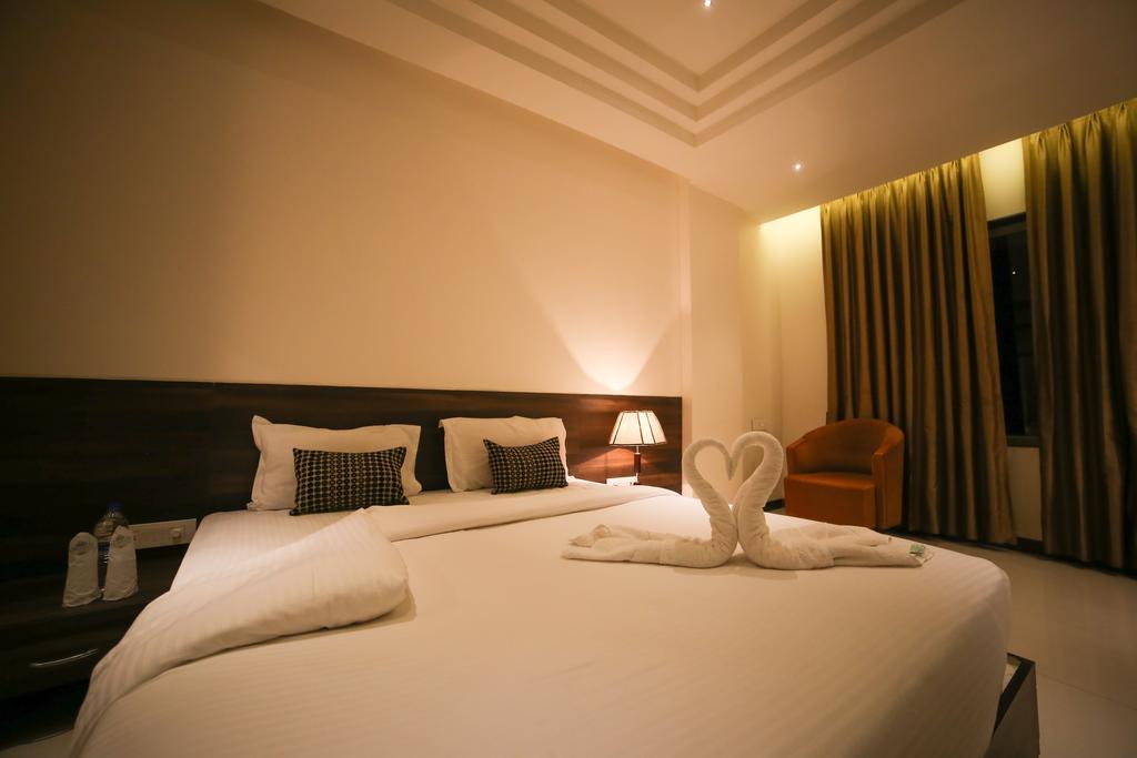 Meghdoot Hotel & Resort Ujjain Dış mekan fotoğraf