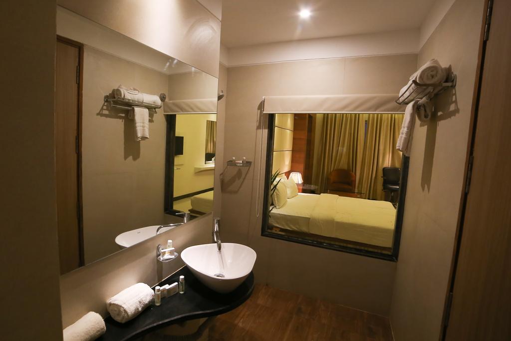 Meghdoot Hotel & Resort Ujjain Dış mekan fotoğraf