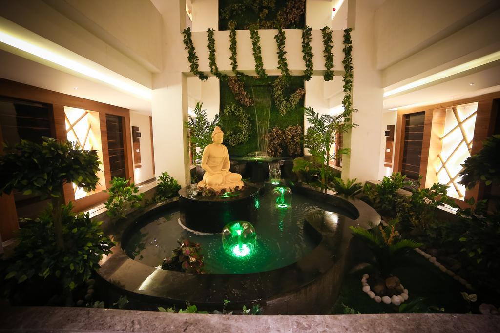 Meghdoot Hotel & Resort Ujjain Dış mekan fotoğraf
